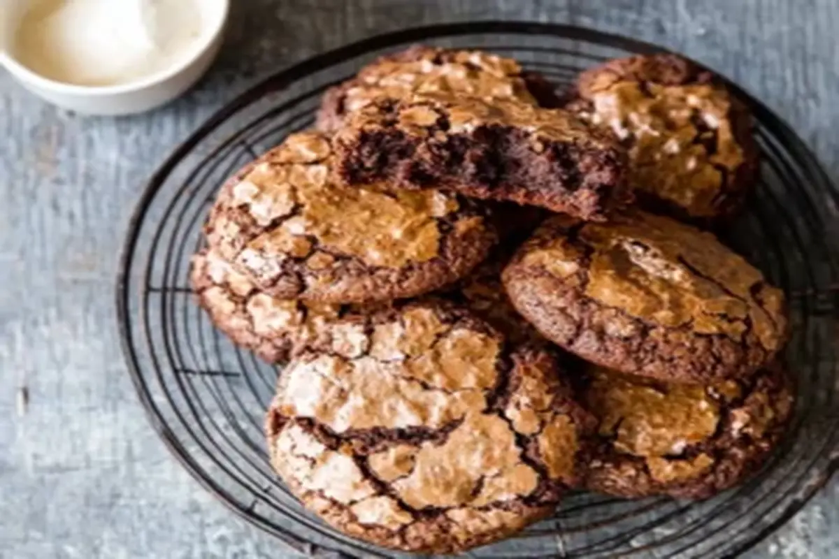 A plate of easy banana brownie cookies with crackled tops and rich chocolate texture, ideal for showcasing a homemade treat.